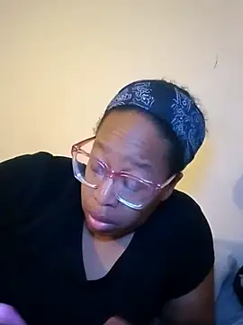 Snapshot of madamsensuale chatting on 03-01-25, 02:15 madamsensuale online show from 03-01-25, 02:15