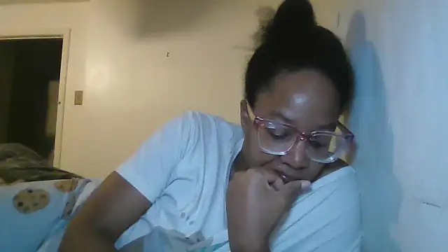 Snapshot of madamsensuale chatting on 12-03-24, 06:10 madamsensuale online show from 12-03-24, 06:10