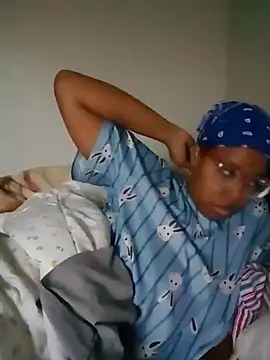 Snapshot of madamsensuale chatting on 12-31-24, 08:23 madamsensuale online show from 12-31-24, 08:23