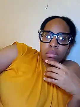 Snapshot of madamsensuale chatting on 02-04-25, 03:00 madamsensuale online show from 02-04-25, 03:00