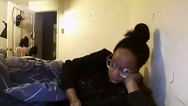 Snapshot of madamsensuale chatting on 03-14-25, 12:07 madamsensuale online show from 03-14-25, 12:07