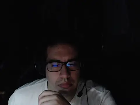 Snapshot of thealfawolf01 chatting on 05-19-26, 03:46 thealfawolf01 online show from 05-19-26, 03:46
