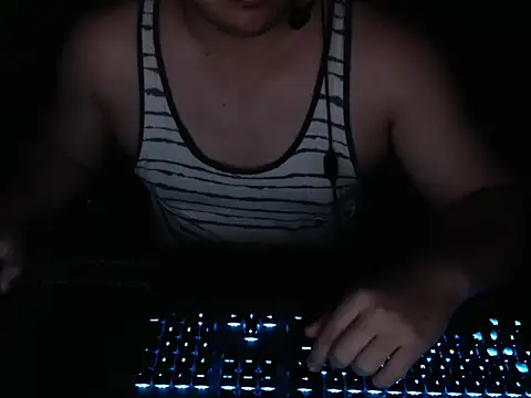 Snapshot of thealfawolf01 chatting on 04-19-26, 06:03 thealfawolf01 online show from 04-19-26, 06:03