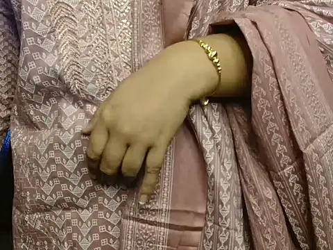 Snapshot of Unlucky-flowers chatting on 11-26-25, 06:46 Unlucky-flowers online show from 11-26-25, 06:46