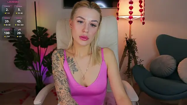 Snapshot of Crystal_Barbie chatting on 02-26-25, 01:46 Crystal Barbie online show from 02-26-25, 01:46