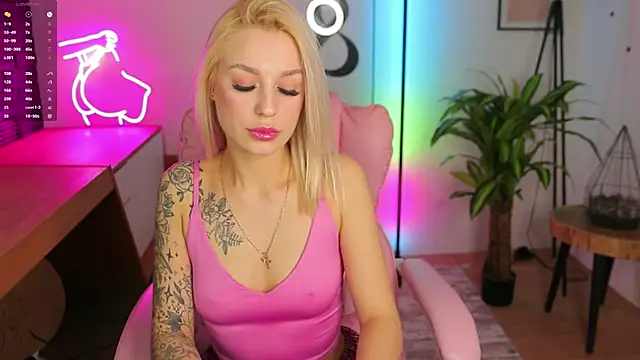 Snapshot of Crystal_Barbie chatting on 03-05-25, 07:49 Crystal Barbie online show from 03-05-25, 07:49