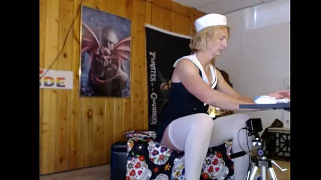 JamieBottoms online show from 10-31-25, 01:08