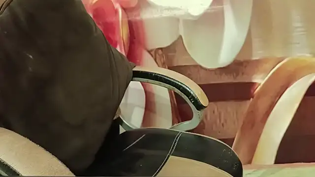 Snapshot of FRIENDFORFUN chatting on 09-19-25, 04:44 FRIENDFORFUN online show from 09-19-25, 04:44