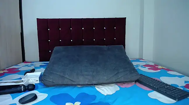 Snapshot of julianamorant chatting on 03-10-25, 05:07 julianamorant online show from 03-10-25, 05:07