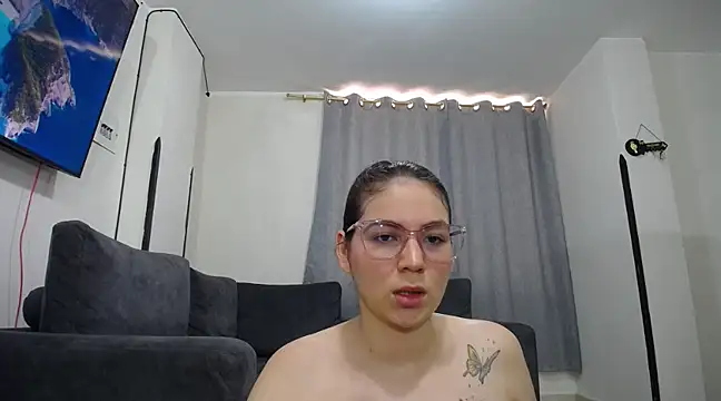 Snapshot of julianamorant chatting on 03-22-25, 06:03 julianamorant online show from 03-22-25, 06:03