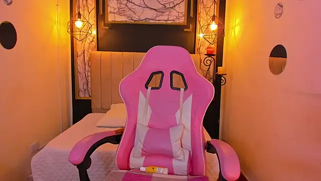 agatha rusell  online show from 03-04-25, 12:18