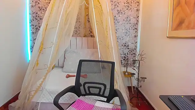 agatha rusell  online show from 02-20-25, 04:14