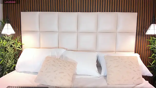 LiaTink online show from 12-18-25, 04:44