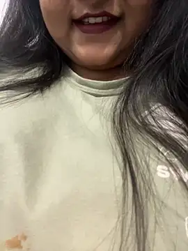 smile pretty online show from 09-26-25, 06:04