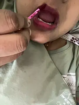 smile pretty online show from 11-25-25, 06:52