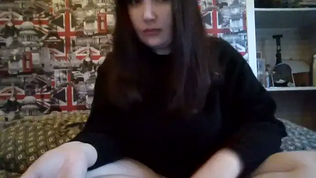 Lynylou online show from 12-22-25, 04:07