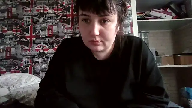 Lynylou online show from 10-19-25, 01:47