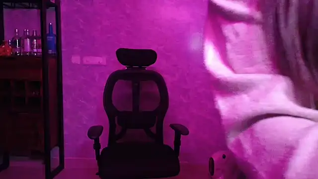 MidnightFlame online show from 12-20-25, 11:02