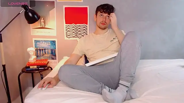 Elio555 online show from 10-26-25, 06:52