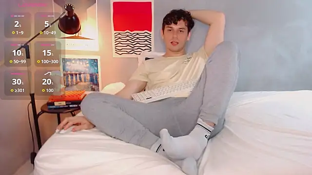 Elio555 online show from 10-31-25, 01:13