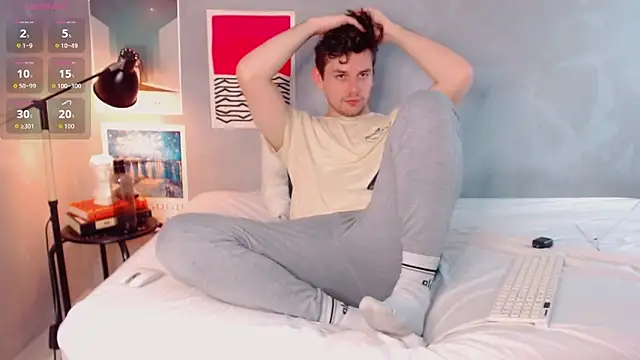 Elio555 online show from 12-14-25, 07:41