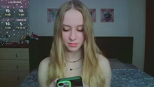 Snapshot of Lily__Devil chatting on 02-20-26, 03:03 Lily Devil online show from 02-20-26, 03:03