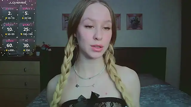 Snapshot of Lily__Devil chatting on 02-15-26, 03:55 Lily Devil online show from 02-15-26, 03:55