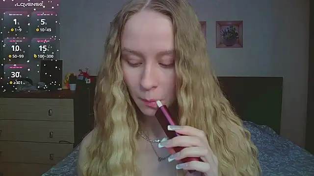 Snapshot of Lily__Devil chatting on 01-19-26, 03:38 Lily Devil online show from 01-19-26, 03:38