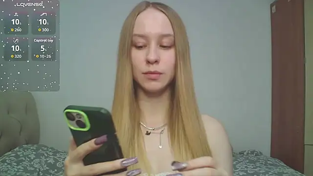 Snapshot of Lily__Devil chatting on 03-04-26, 09:17 Lily Devil online show from 03-04-26, 09:17