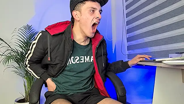 Snapshot of bastia_noooo chatting on 10-15-25, 05:50 bastia noooo online show from 10-15-25, 05:50