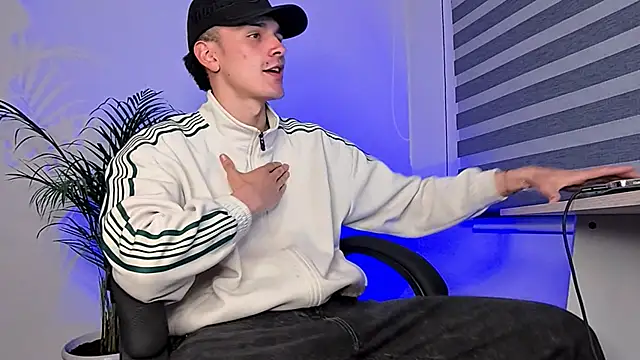 Snapshot of bastia_noooo chatting on 09-20-25, 03:22 bastia noooo online show from 09-20-25, 03:22