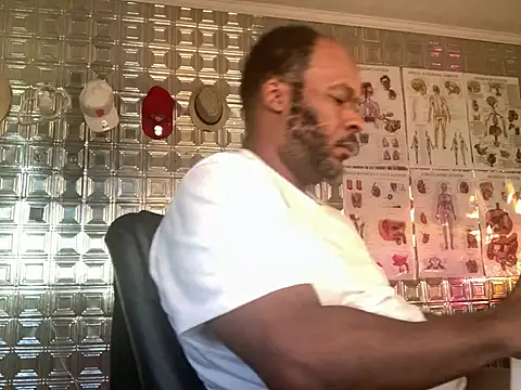Snapshot of bigshh8 chatting on 06-27-26, 01:28 bigshh8 online show from 06-27-26, 01:28