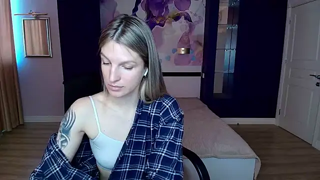 Snapshot of EmilyWalkeri chatting on 05-04-26, 07:00 EmilyWalkeri online show from 05-04-26, 07:00