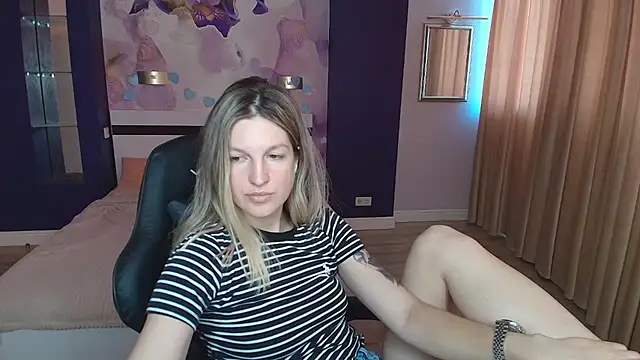 EmilyWalkeri online show from 07-19-26, 07:28