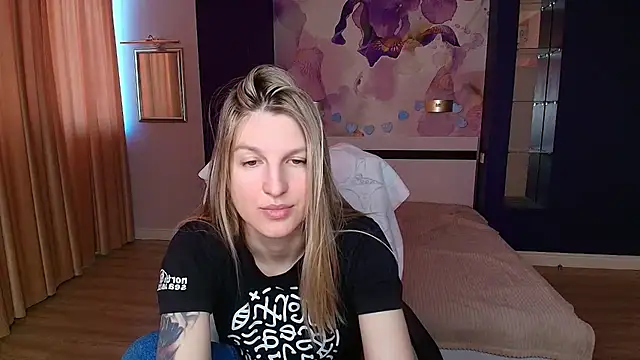 Snapshot of EmilyWalkeri chatting on 05-25-26, 06:56 EmilyWalkeri online show from 05-25-26, 06:56
