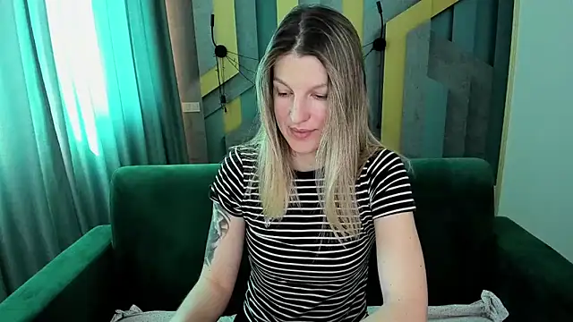 EmilyWalkeri online show from 04-05-26, 06:42