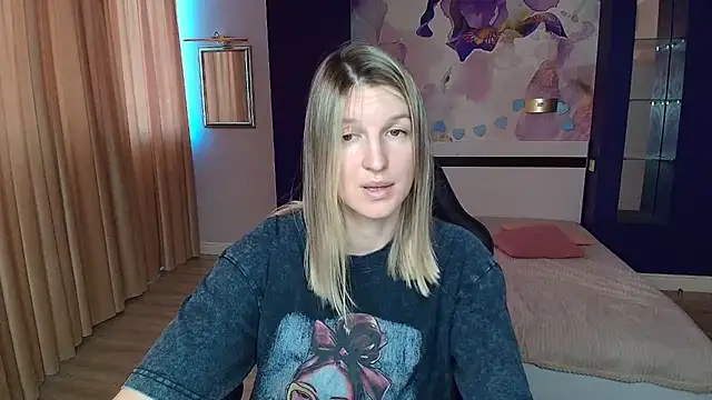 EmilyWalkeri online show from 07-12-26, 08:37
