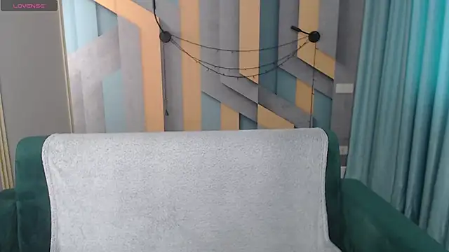 EmilyWalkeri online show from 02-11-26, 08:03