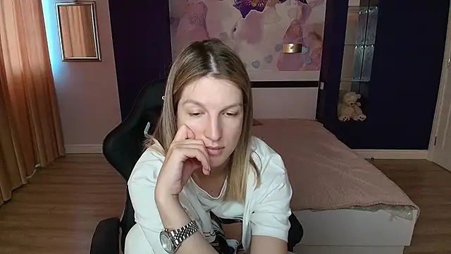 EmilyWalkeri online show from 07-08-26, 07:42