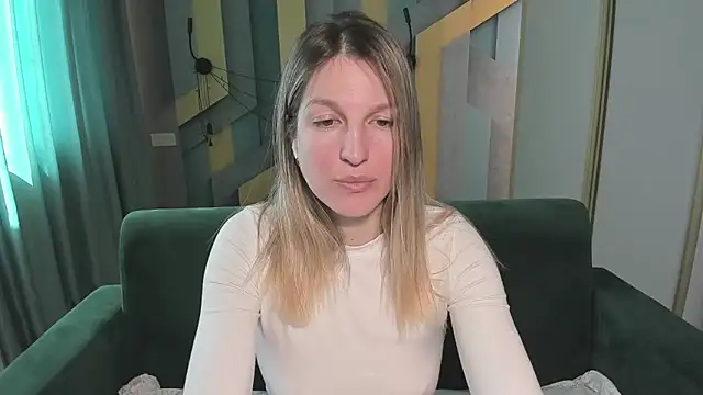 EmilyWalkeri online show from 04-15-26, 07:36