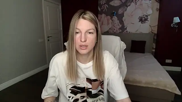 Snapshot of EmilyWalkeri chatting on 05-06-26, 07:01 EmilyWalkeri online show from 05-06-26, 07:01