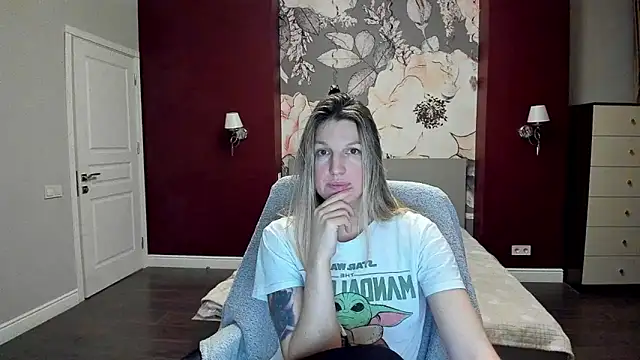 EmilyWalkeri online show from 02-11-26, 09:03