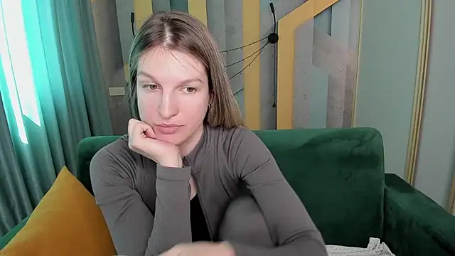 EmilyWalkeri online show from 04-14-26, 07:13