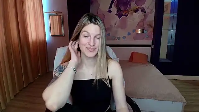 Snapshot of EmilyWalkeri chatting on 05-31-26, 06:30 EmilyWalkeri online show from 05-31-26, 06:30