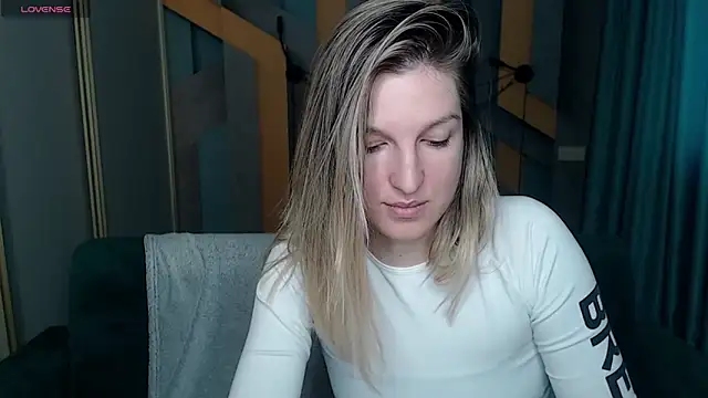 EmilyWalkeri online show from 02-06-26, 08:32