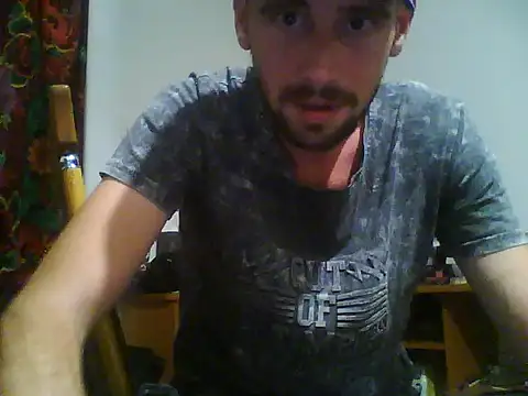 Snapshot of Rejtelmesest chatting on 09-21-25, 08:25 Rejtelmesest online show from 09-21-25, 08:25