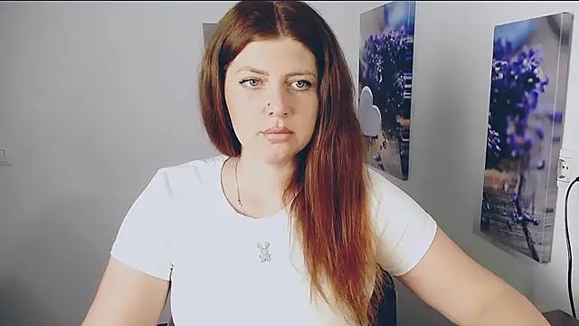 Snapshot of Lizzy_Love chatting on 06-18-26, 10:42 Lizzy Love online show from 06-18-26, 10:42