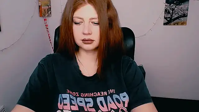 Snapshot of Lizzy_Love chatting on 03-17-26, 09:45 Lizzy Love online show from 03-17-26, 09:45