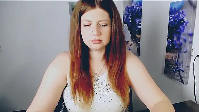 Snapshot of Lizzy_Love chatting on 06-19-26, 10:43 Lizzy Love online show from 06-19-26, 10:43