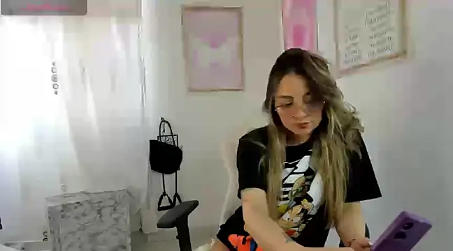 Snapshot of cindy_love2 chatting on 03-11-25, 01:12 cindy love2 online show from 03-11-25, 01:12